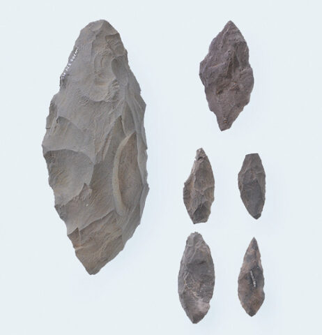 多摩ニュータウンの埋蔵文化財調査センター敷地内で見つかった旧石器時代の「尖頭器」