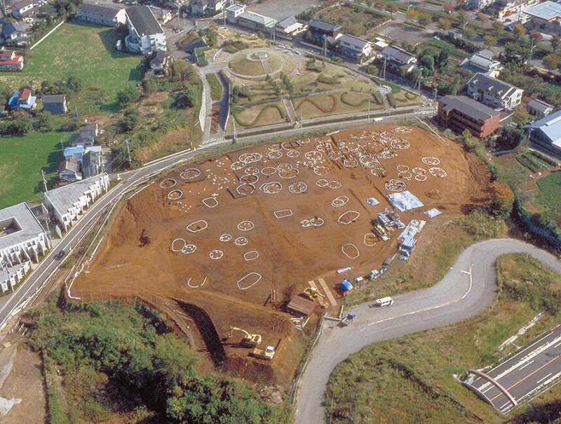多摩ニュータウンの埋蔵文化財調査センターの敷地内にある、発掘された縄文時代の村の跡