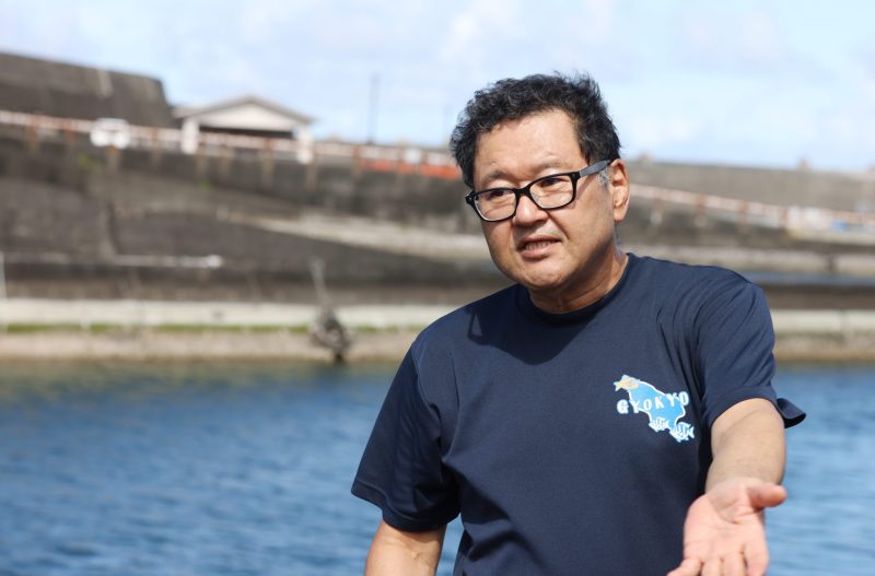 八丈島漁業協同組合の小崎さん