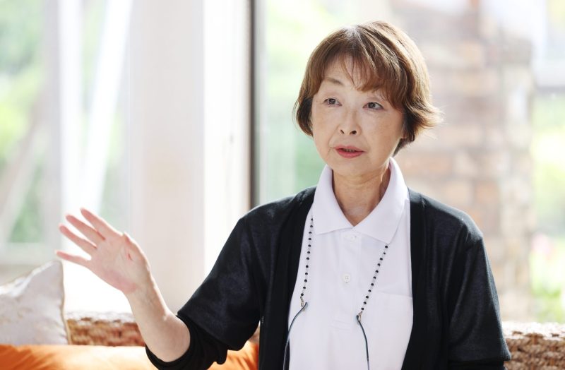 ホテルを経営する鈴木さんの写真