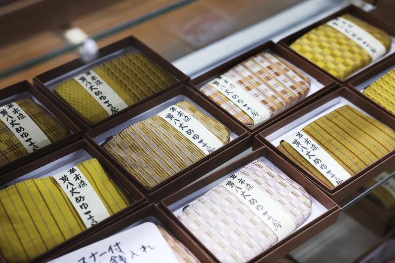 製品化された黄八丈の写真