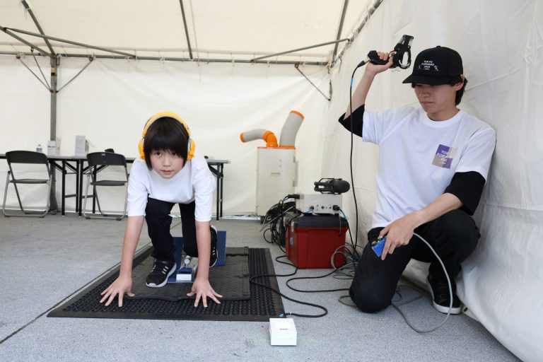 光を使ったスタートの合図を体験