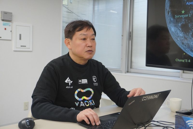 インタビューを受けるダイモン中村氏